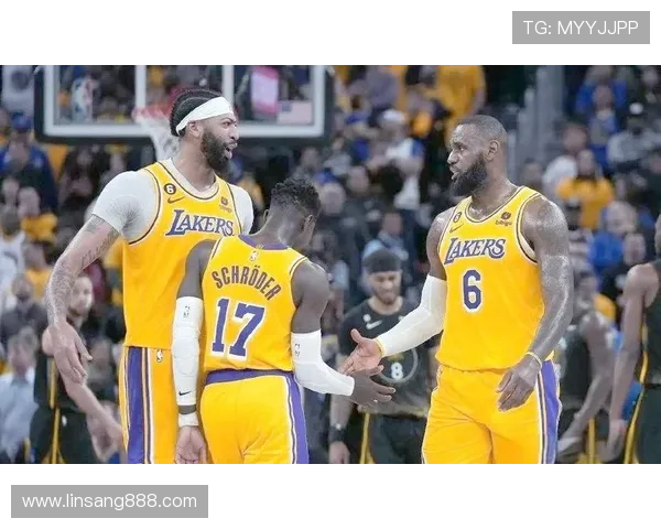 NBA最新动态：湖人队交易风波引发热议，詹姆斯与浓眉合作前景成焦点