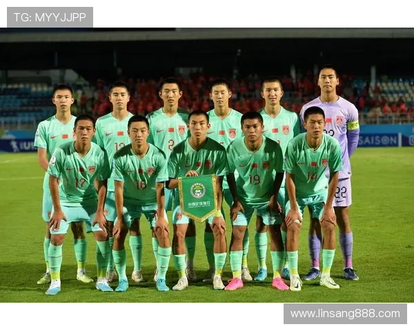 中国男足备战亚洲杯新阵容公布 新老球员争夺首发位置 中国男足备战亚洲杯新阵容公布 新老球员争夺首发位置