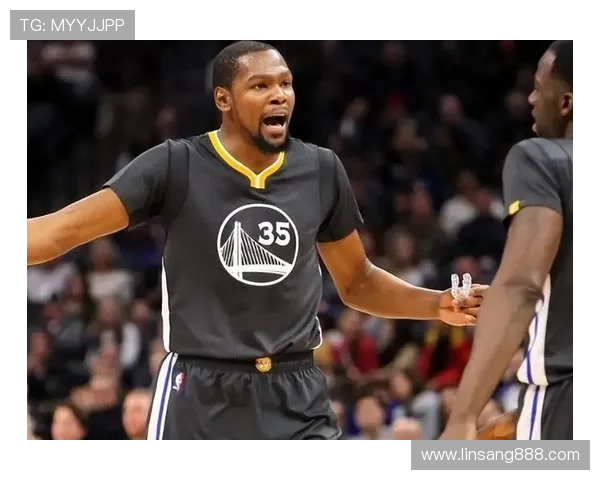 勇士队迎来新赛季挑战 杜兰特谈重返金州目标 幸福的困扰还是逆袭的起点 勇士队迎来新赛季挑战 杜兰特谈重返金州目标 幸福的困扰还是逆袭的起点