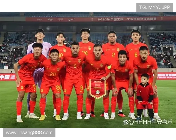 中国足球队迎战日本队，历史性对决激烈进行，谁能突破重围晋级世界杯亚洲区预选赛