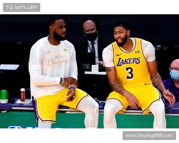 詹姆斯领衔湖人战术调整 新赛季NBA争冠形势大揭秘